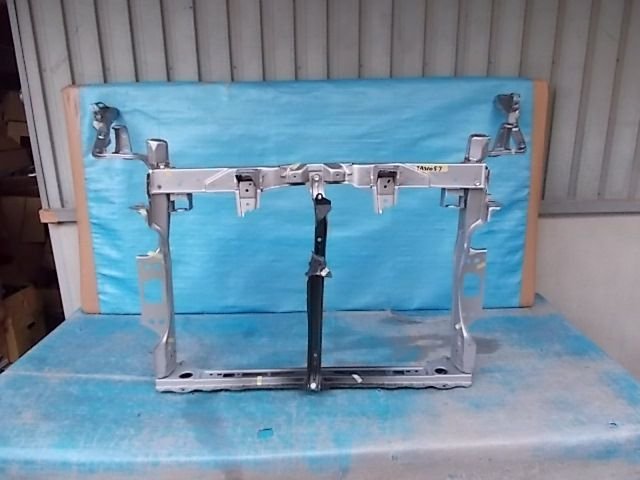 ノア ハイブリッド ZWR90 ラジエーター コアサポート №TA31057