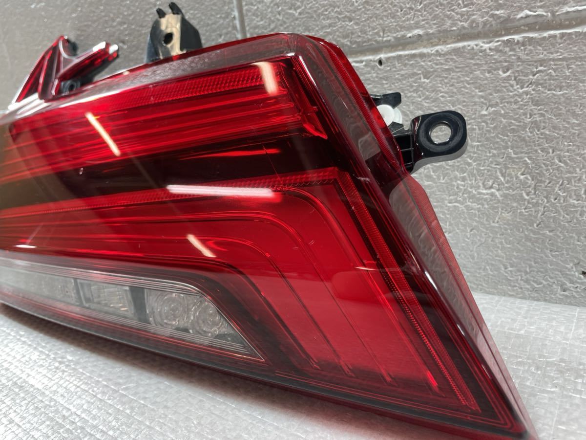 R51004 アルファード AGH30W 後期 純正 テールランプ 左 内側 KOITO 58