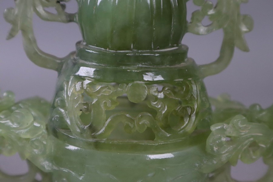 中国古玩 翡翠玉石 彫刻 龍耳四足香炉 唐木台付 置物 天然石 鑑賞