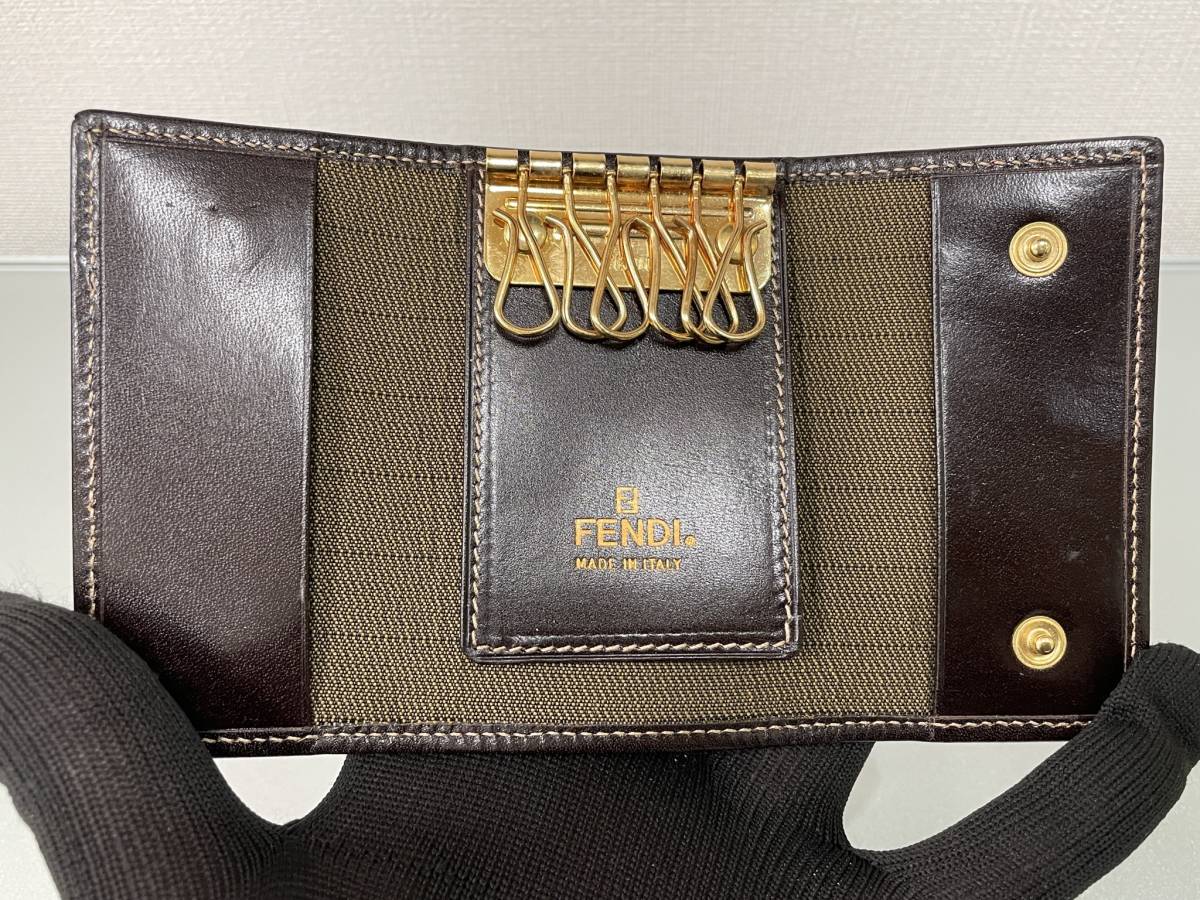 未使用保管品！FENDI フェンディ ズッカ柄 6連キーケース 2261-10163