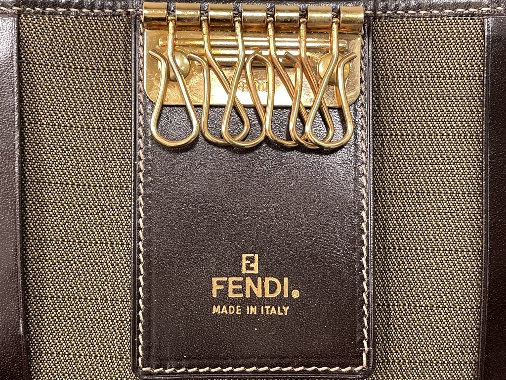 未使用保管品！FENDI フェンディ ズッカ柄 6連キーケース 2261-10163