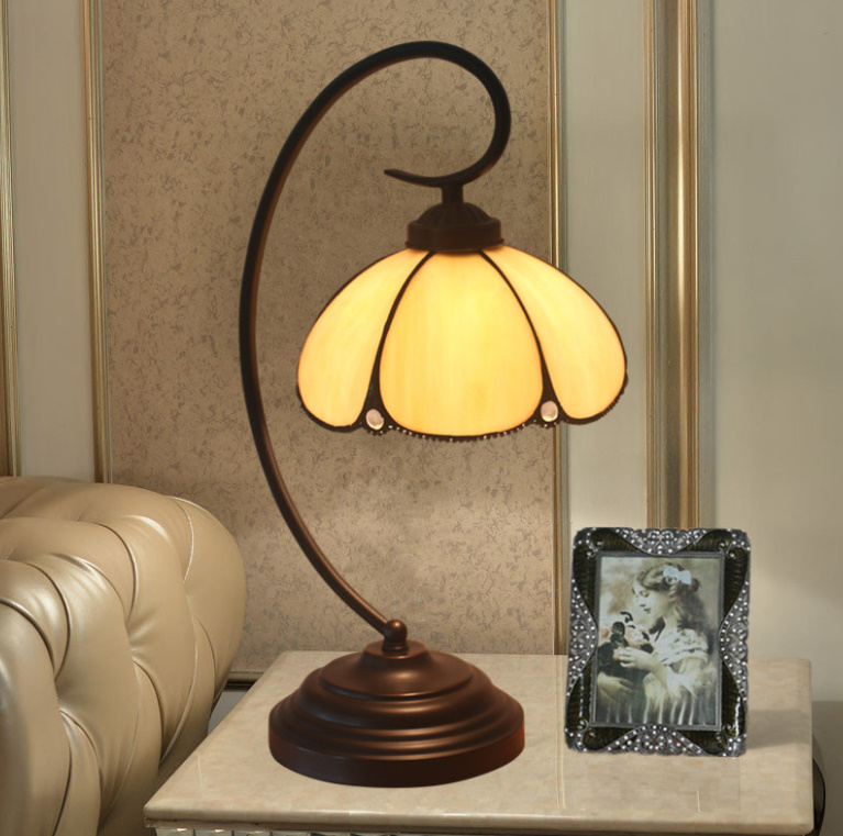 美品☆ ステンドグラス LED 北欧 レトロ アンティーク ナイトスタンド 照明 おしゃれ おすすめ インテリア 寝室 リビング