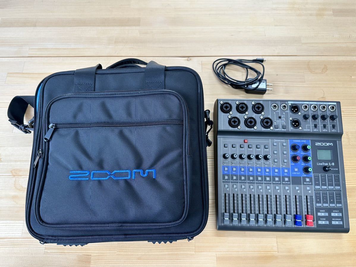 【美品・送料無料】ZOOM ( ズーム ) LiveTrak L-8 8チャンネル　デジタルミキサー　キャリングバッグ付き