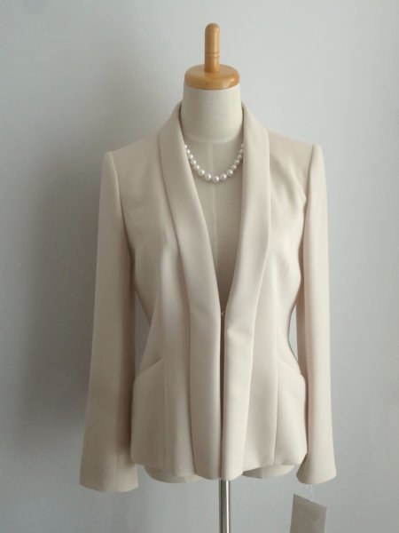 新品★ハナエモリ　ジャケット　ベージュ　38　★90200円