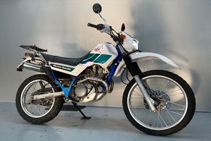 セロー225のYahoo!オークション(旧ヤフオク!)の相場・価格を見る