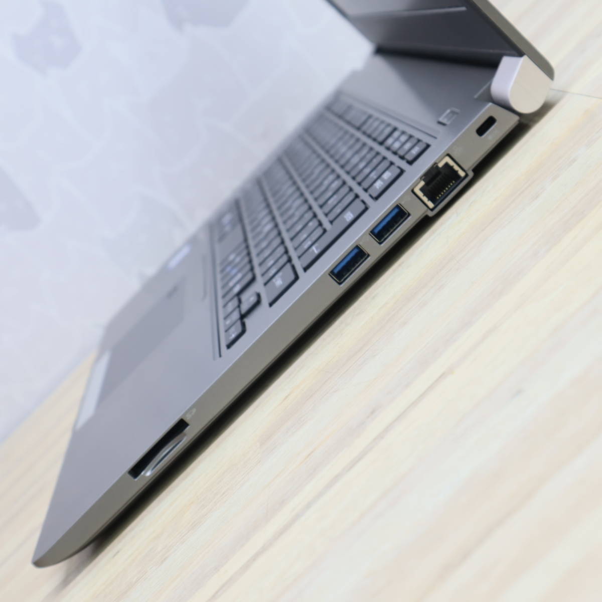 ★美品 高性能8世代4コアi5！M.2 SSD256GB メモリ8GB★R63/M Core i5-8250U Webカメラ Win11 MS Office2019 Home&Business★P60450