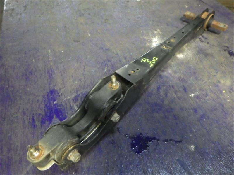 三菱 純正 コルト 《 Z26A 》 左リアロアアーム P10300-23011215