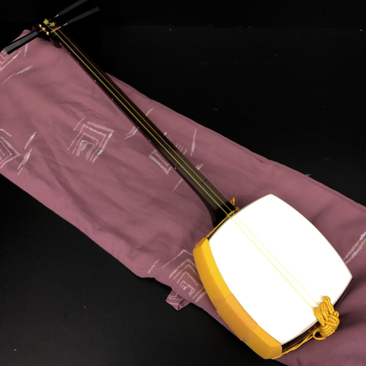 三味線 東さわり　全長95cm 短棹 26mm 中棹　収納袋付き 【308-085#100】 三味線 中棹 激虎トチ