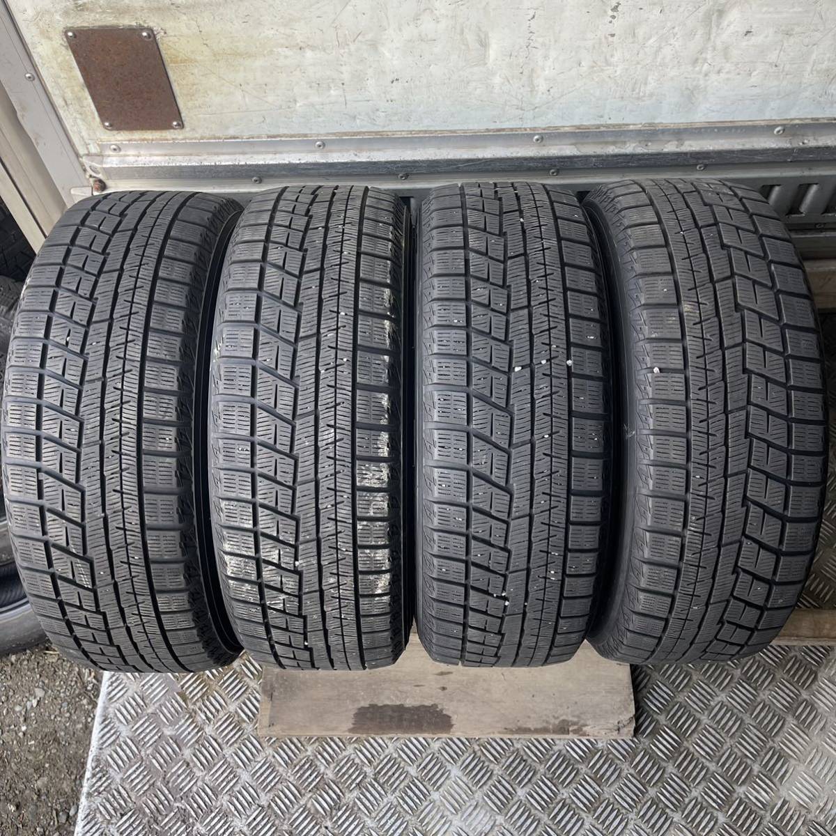 バリ山 20年製 235/60R17 ヨコハマ アイスガード SUV G075