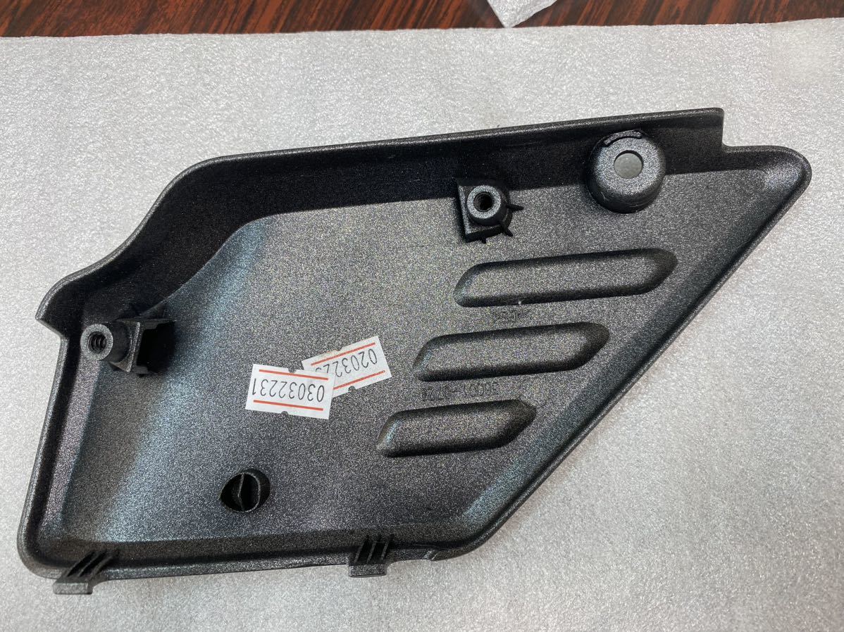【美品】Z650RS　サイドカバー　カワサキ純正　kawasaki_5