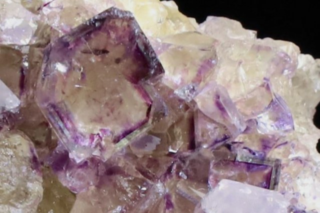 2014年閉山オコルス鉱山産 ★ もはやアート的クラスター☆彡 綺麗に蛍光 108g 天然 フローライト 蛍石 天然石 結晶 鉱物 標本｜ナミビア