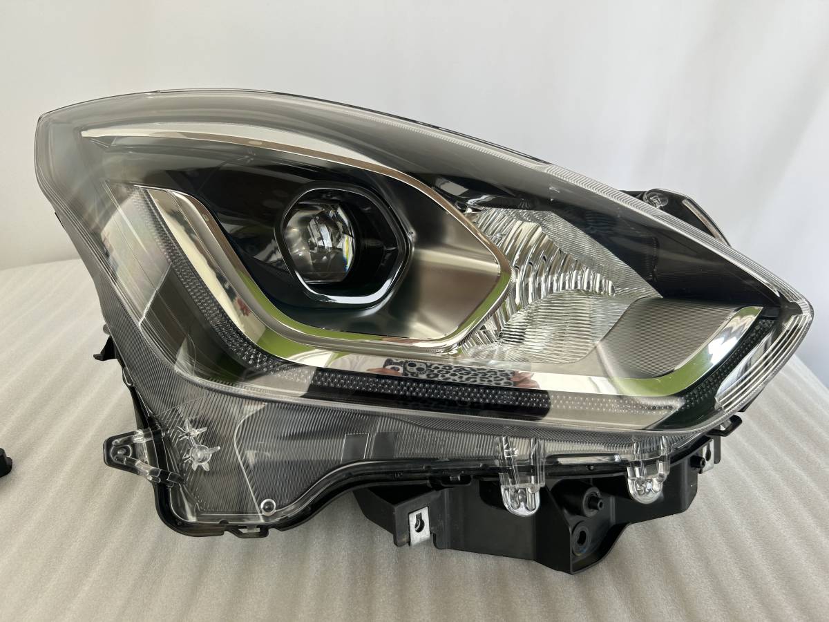 4N29 CLA C118 X118 純正 LED ヘッドライト 右 A1189063400 【公式通販】