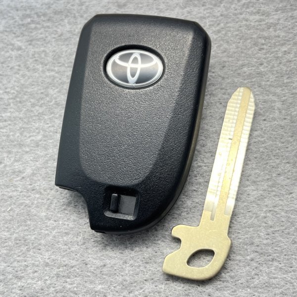 初期化済トヨタ純正スマートキー 2ボタン 200系ハイエース ノーカット