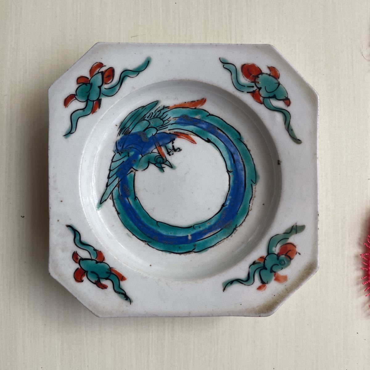 色絵柿右衛門隅切り角皿　江戸中期