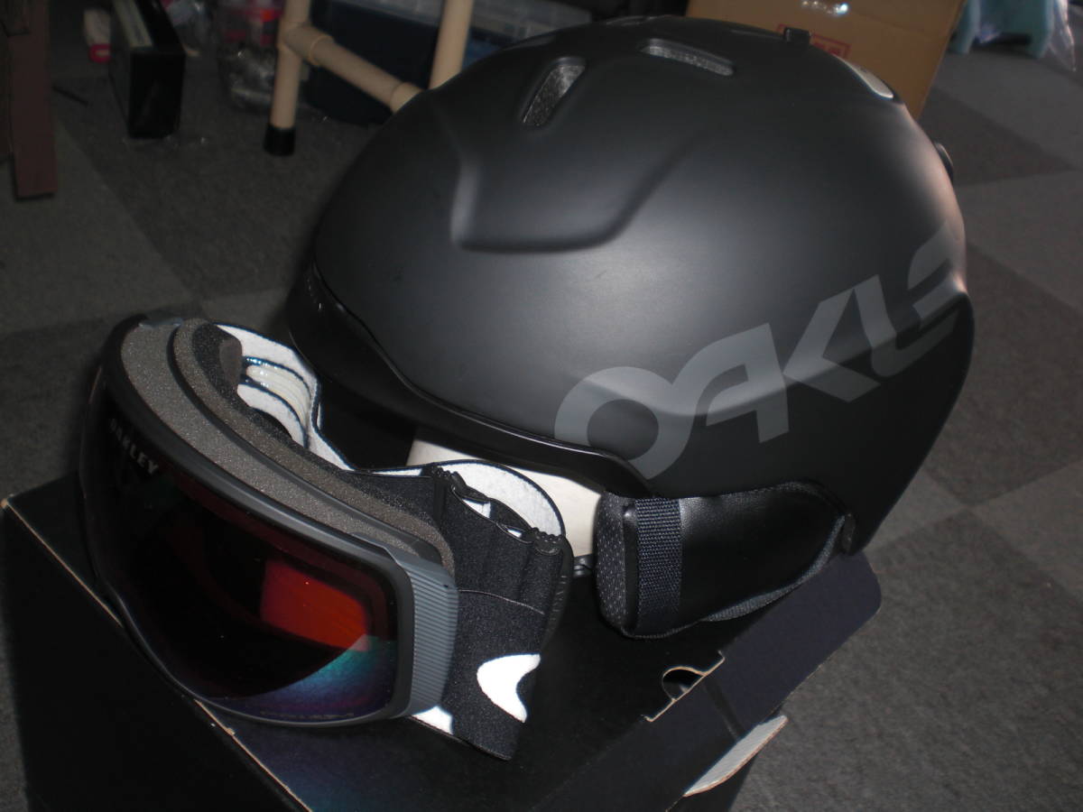 オークリー OAKLEY MOD3 FACTORY PILOT （サイズM）ヘルメット