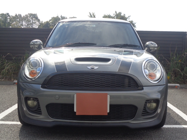 [RMDup32401] BMW ミニ R56/R57/R58/R59 ボンネット モール ブラック 美品 適合確認可 (MF16/S/前期/クーパーS/フード/モール/グリル上) R57 R59 R56 DISPLAY SCREEN BMW&amp;MINI