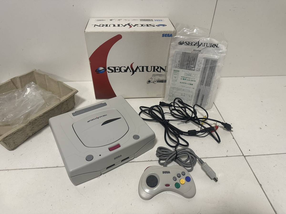 【完品 / 本体ヤケ少ない美品】【セガサターン 本体 コントローラー ケーブル 】 【動作確認済み】
