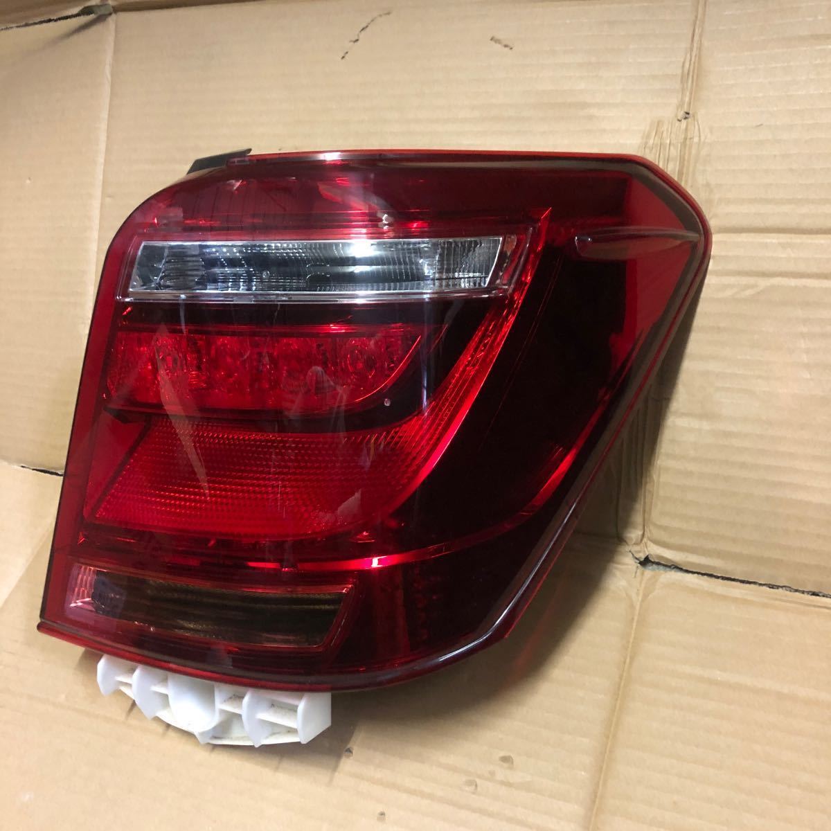 カローラアクシオ 新品右テールランプ トヨタ レンズ カローラアクシオ