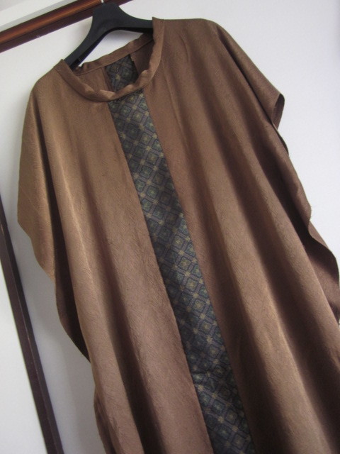 物リメイク　正絹大島紬と紬風生地のポンチョ　チュニック　茶色　フリーサイズ　　