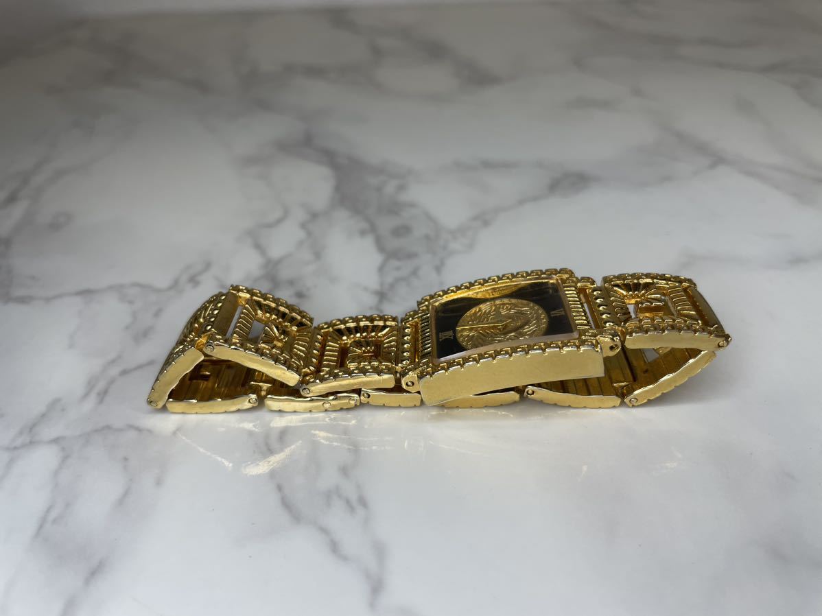 GIANNI VERSACE 腕時計 メデューサ スクエア ゴールド クオーツ