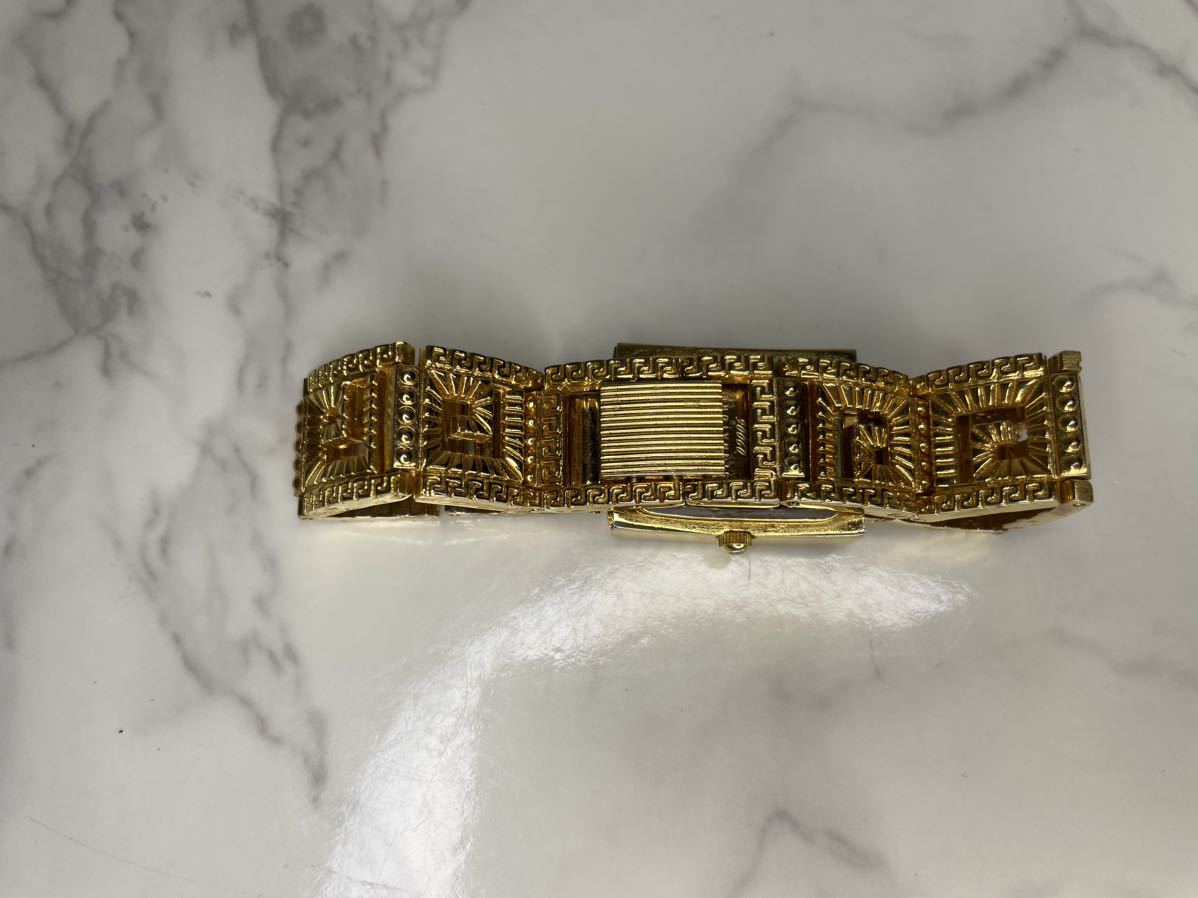 GIANNI VERSACE 腕時計 メデューサ スクエア ゴールド クオーツ