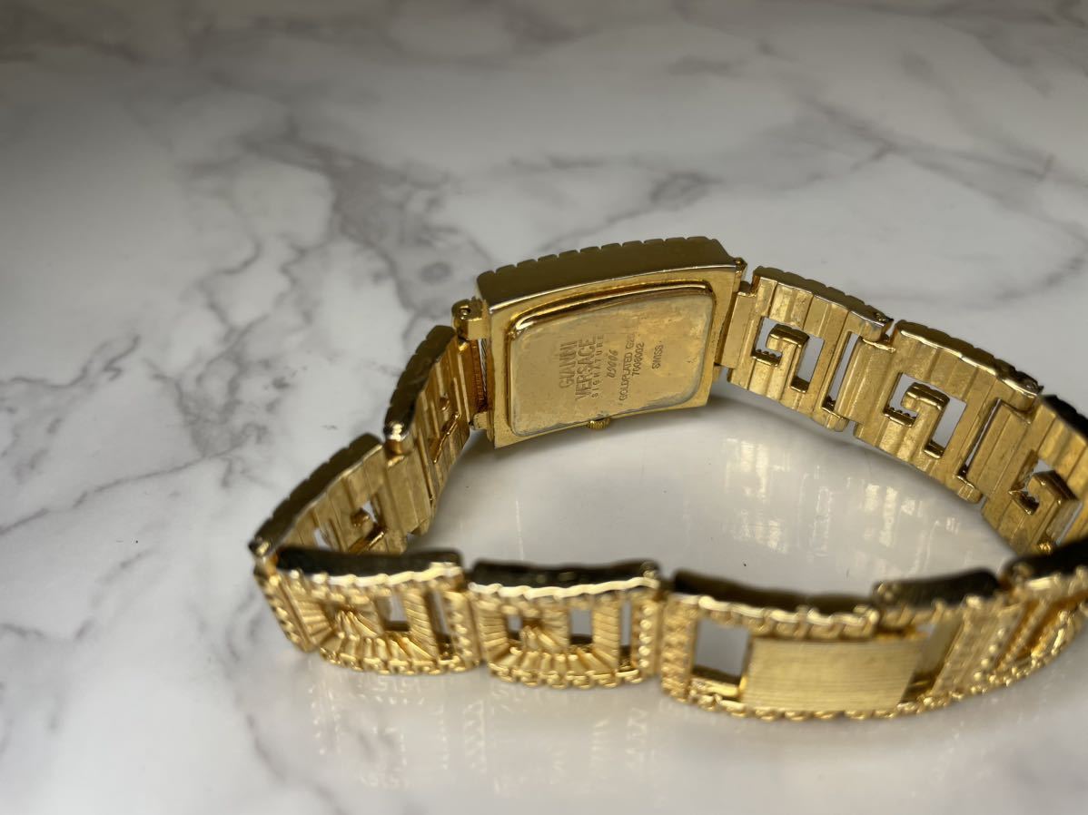 GIANNI VERSACE 腕時計 メデューサ スクエア ゴールド クオーツ