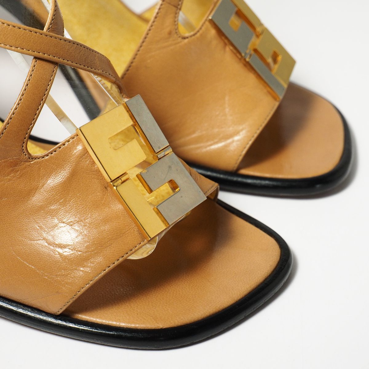 GN8549▽イタリア製《FENDI フェンディ》35(22.5cm相当) レザー FFロゴ