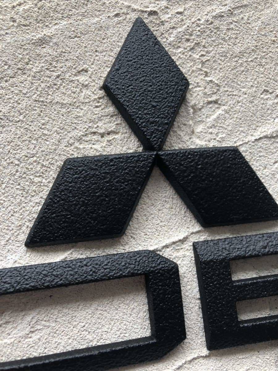 三菱 デリカD5 リアエンブレム　チッピング塗装　_2