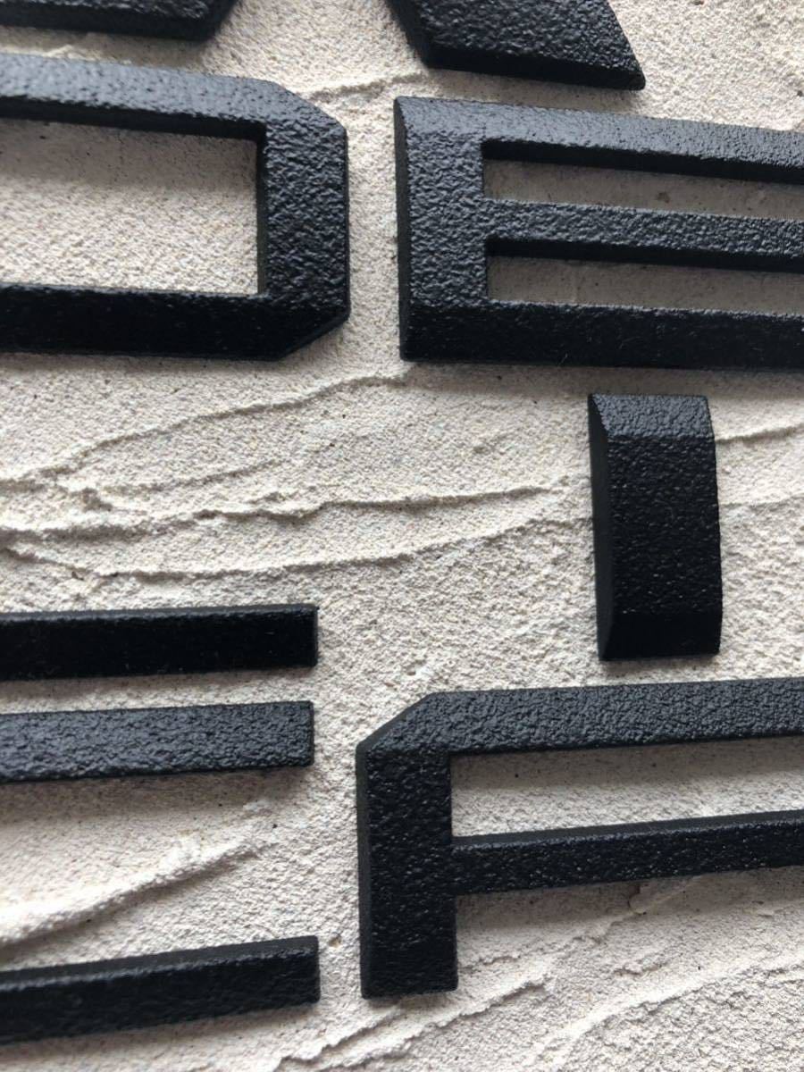 三菱 デリカD5 リアエンブレム　チッピング塗装　_4