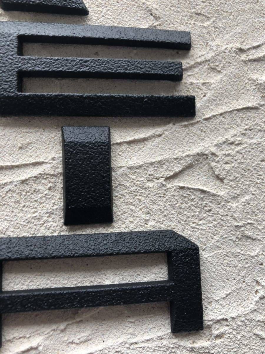 三菱 デリカD5 リアエンブレム　チッピング塗装　_5