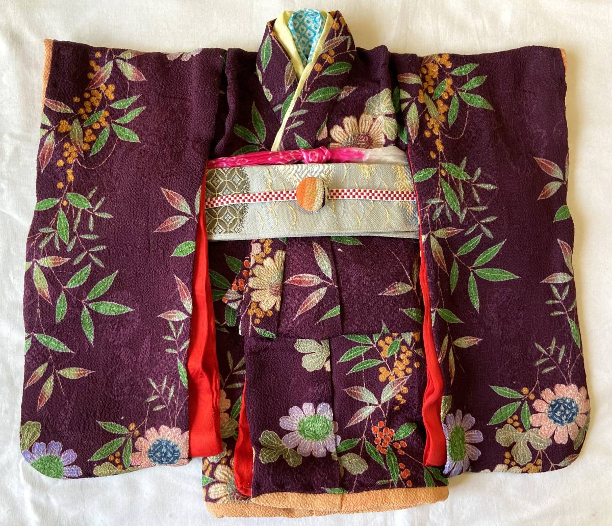 人形の着物(10号相当) 振袖 アンティーク 絹縮緬綸子 深紫色地、南天、ひなぎく 半襦袢/帯/帯揚げ/帯締め/縮緬の帯留め付き 送料無料