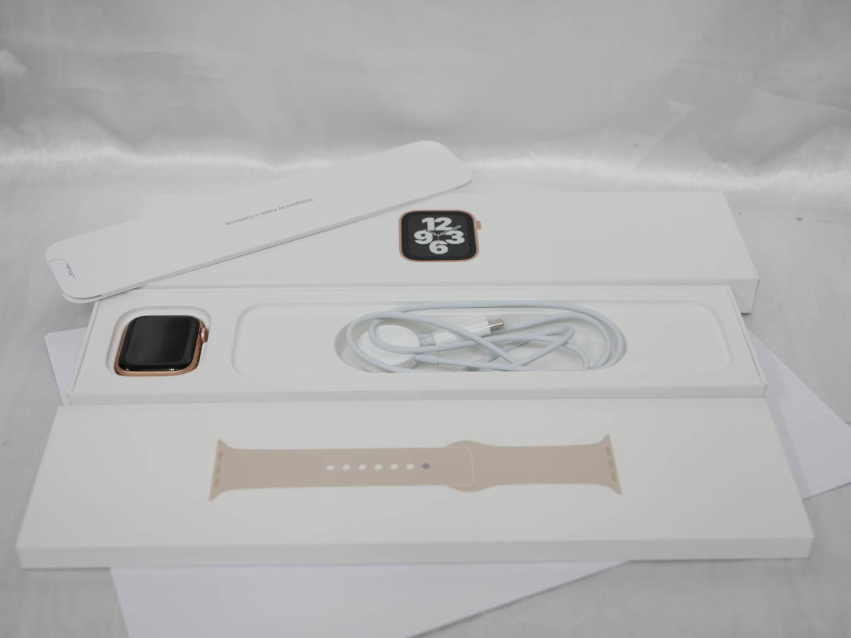 #6241 apple watch SE 40mm MKQ03J/A アップルウォッチ ゴールド アルミニウム スターライトSPバンド　GPSモデル
