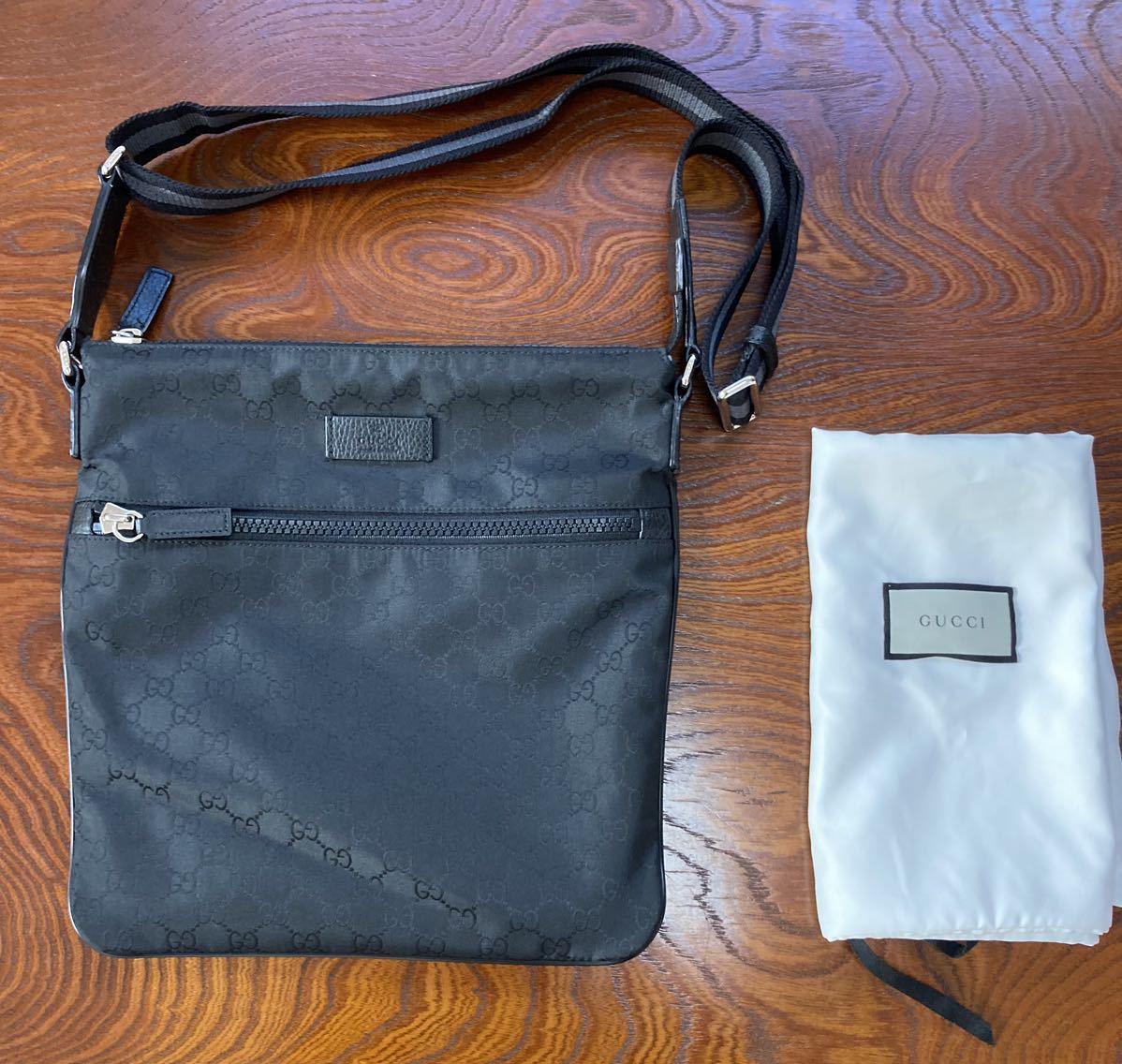 ほぼ新品 1回のみ使用 GUCCI グッチ ショルダーバッグ メッセンジャーバッグ 肩掛けバッグ ボディバッグ 1円スタート