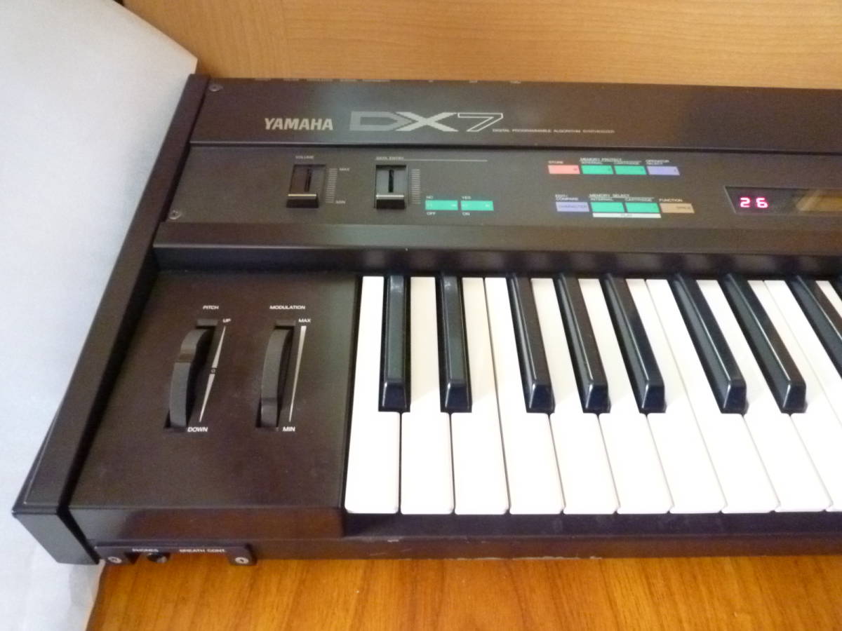 Yamaha DX7 シンセサイザー 61鍵盤 ハードケースその他付属品付き YAMAHA DX7 ヤマハ その1 シンセサイザー 61鍵 整備済品 純正61鍵用ハード
