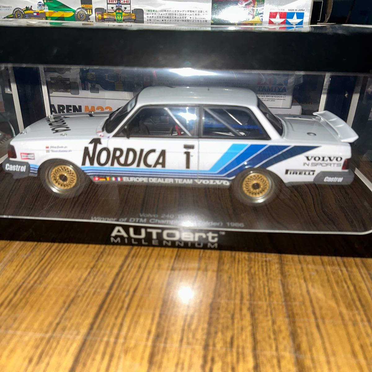 オートアートVOLVOビンテージ未使用