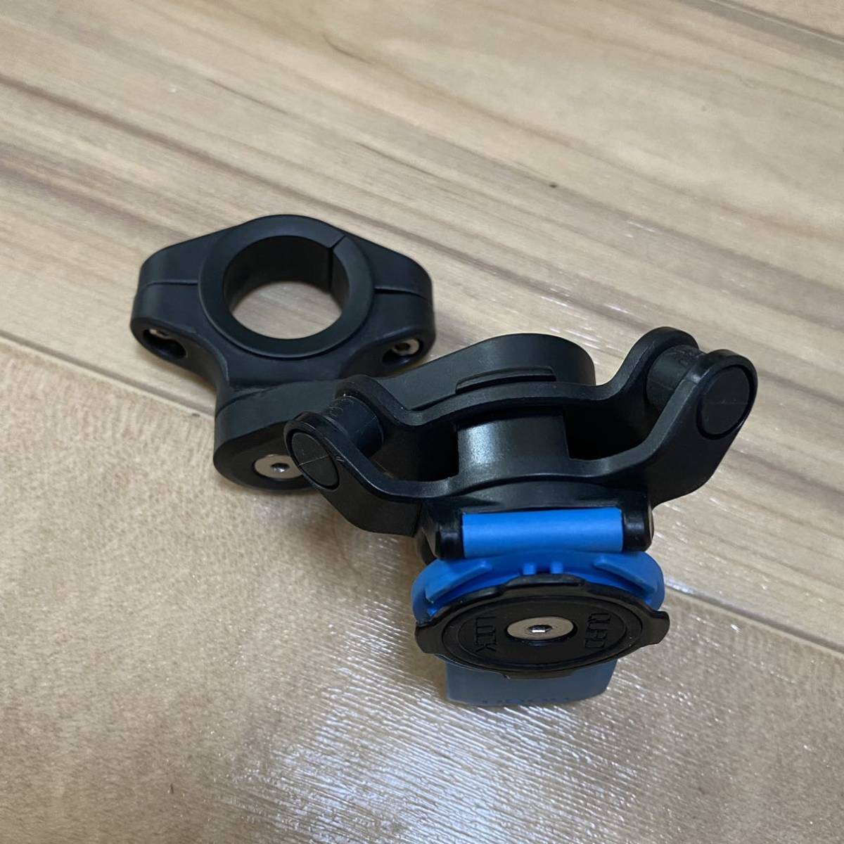 □ QUAD LOCK(クアッド ロック) バイク用 | ブレーキリザーバータンク