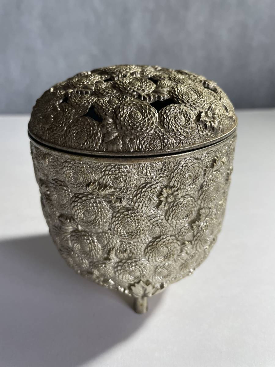 人気，定番 佐野宏采 万菊 香炉 三つ足 透かし彫り 香道具 茶道具 金属製 金属工芸(一般)｜売買されたオークション情報、yahooの商品情報をアーカイブ公開 - オークファン 一般