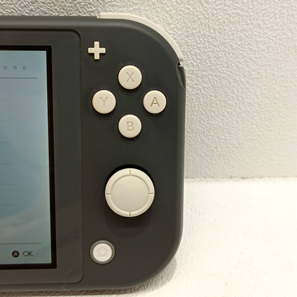 070）A 〈中古品〉SwitchLite グレー 本体のみ【動作確認/初期化済】※強いタバコ臭あり※