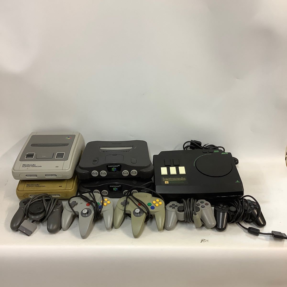 24 【ジャンク品】任天堂64 スーパーファミコン 等レトロ ゲーム機 他 コントローラー セット （140）