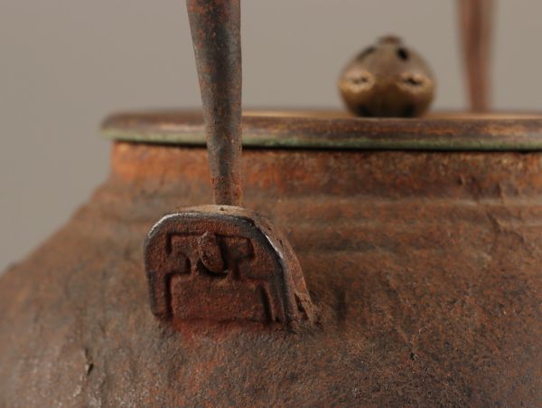 1301 龍文堂 造 鉄瓶 銅製蓋 時代鉄瓶 時代物 煎茶道具 煎茶道具 龍文堂造 銅製蓋 時代鉄瓶 時代物 極上品 初だし品 C3364