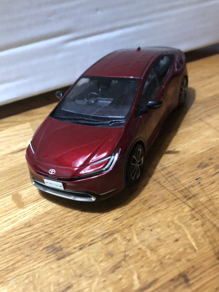 新型プリウス1/30ミニカー エモーショナルレッド　　　　　注意商品本体のみ。 トヨタ 新型プリウス | 非売品 前期 格安，低価