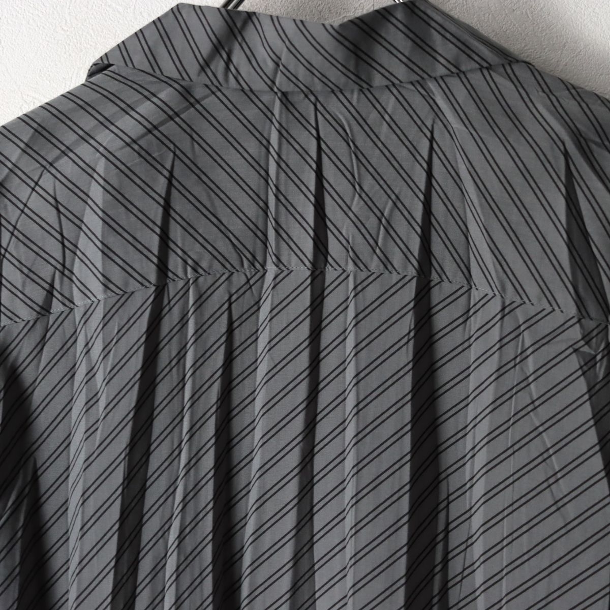 ISSEY MIYAKE MEN イッセイミヤケ プリーツ 加工 開襟 シャツ グレー 