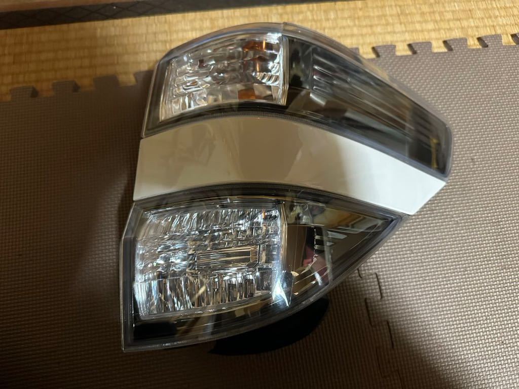 20 後期 ヴェルファイア 純正 テール 左 ガーニッシュ 側 点灯確認済