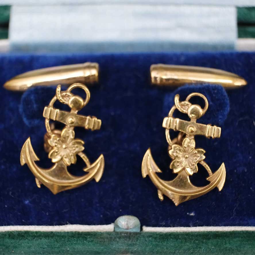 徽章や勲章まとめて 勲章 徽章 9点まとめ 海軍 の落札相場・落札価格