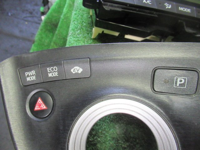 A03264-D)プリウス（ZVW30）前期型☆純正☆エアコンスイッチ☆シフト