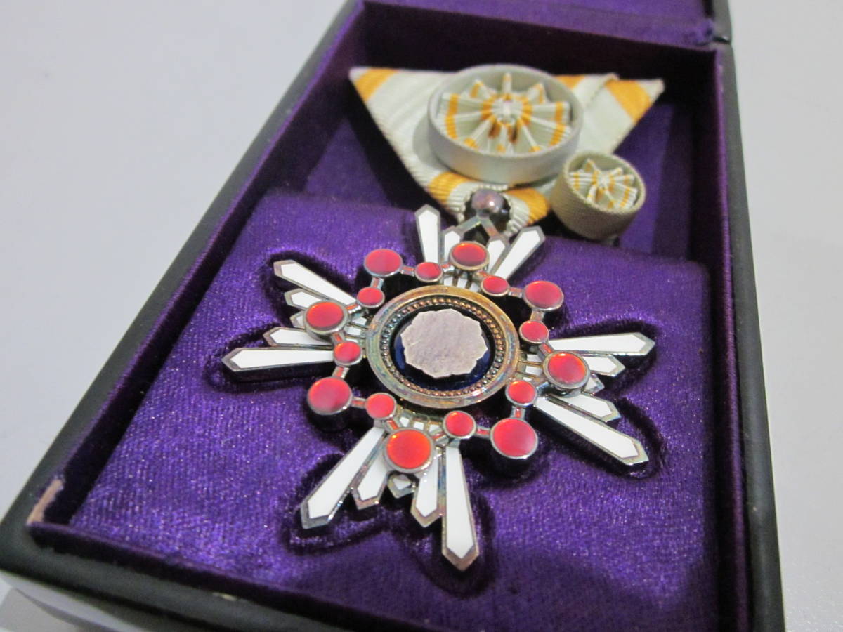 □【55090】本物特選骨董☆勲四等瑞宝章 大日本帝国 報国の証