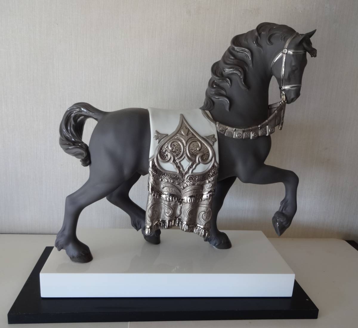 LLADROリヤドロ・フィギュリン陶器の置物（威風堂々） リヤドロ LLADRO