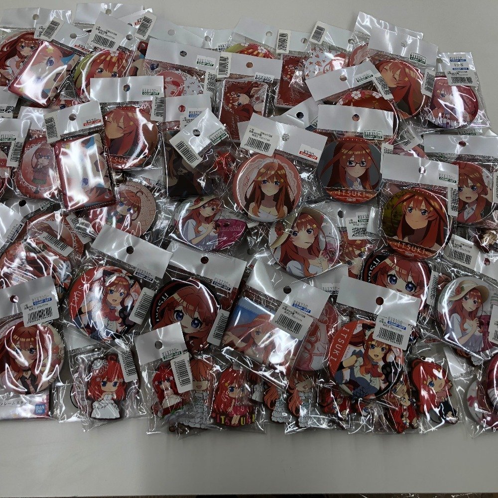 1円スタート まとめ売り　キャラクターグッズ 五等分の花嫁　中野五月他 　缶バッジ　ラバスト他 キャラクターグッズ