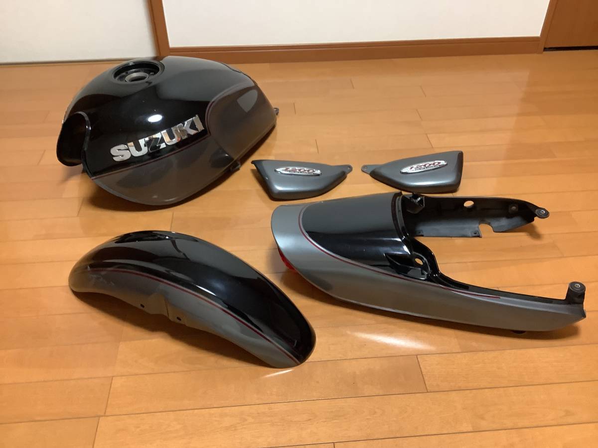 送料無料！ イナズマ1200 タンク テール フェンダー サイドカバー 外装 