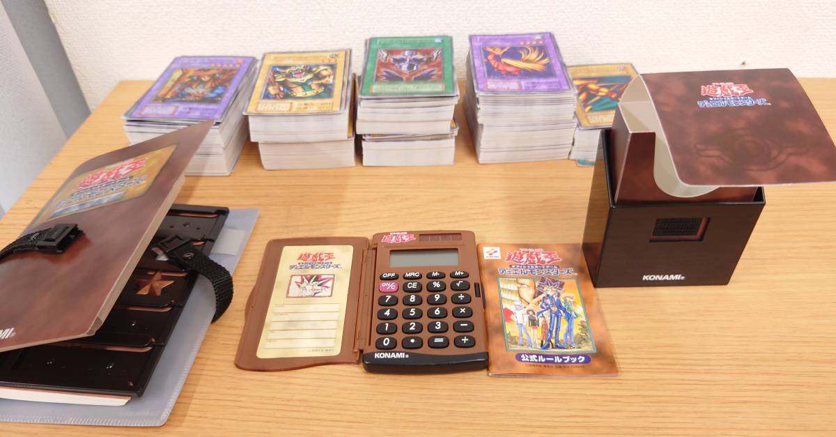 遊戯王カード＆グッズ ①遊戯王 初期カード山 ②電卓/手帳/ケース 